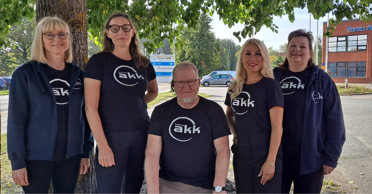 Oppisopimustoimiston henkilöstö.